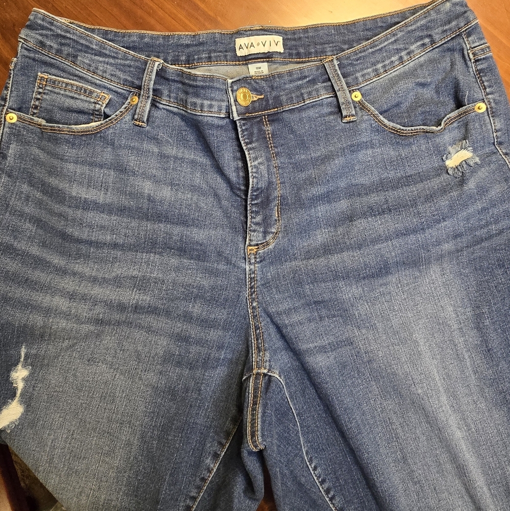 Ava & Viv Women's 18W Distressed Blue Jean Denim Capris - Picture 5 of 10